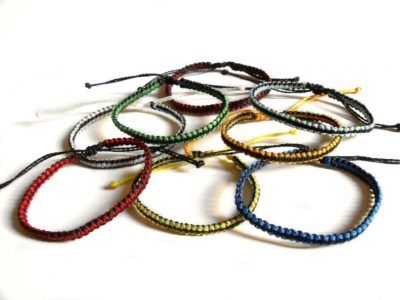 Comprar pulseras de la amistad finas perfectas para apilar muchas en la muñeca