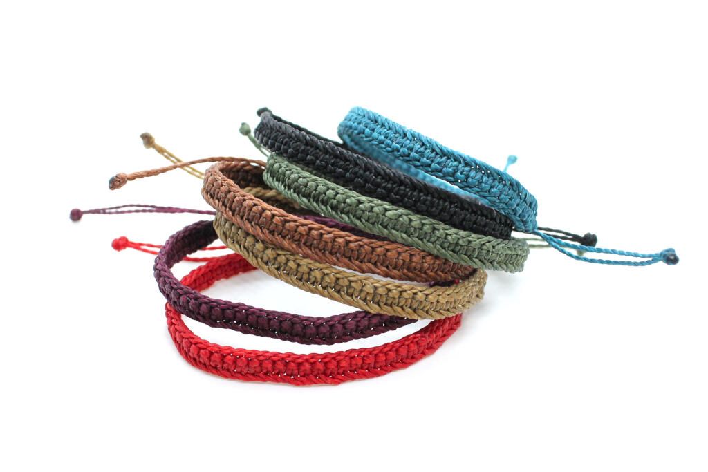 pulseras-macrame-surferas-de-hilo