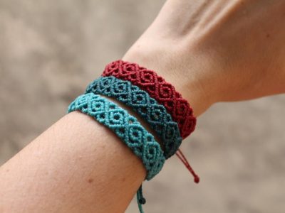 Pulsera de macrame tribal en varios colores hecha a mano con hilo encerado