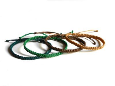 Pack pulseras de macramé finas y sencillas hechas de hilo resistente al agua