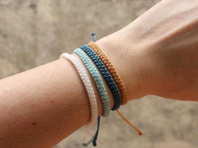 Regala pack 4 pulseras de la amistad de hilo encerado en colores variados