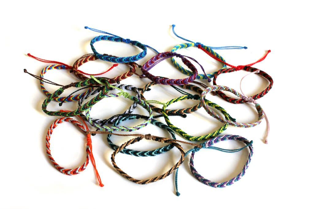 Pulsera de hilo de macramé en colores variados personalizadas