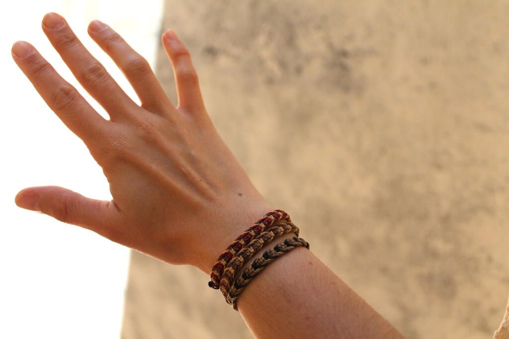 Pulseras de hilo customizables con colores de tu elección para hombre o mujer