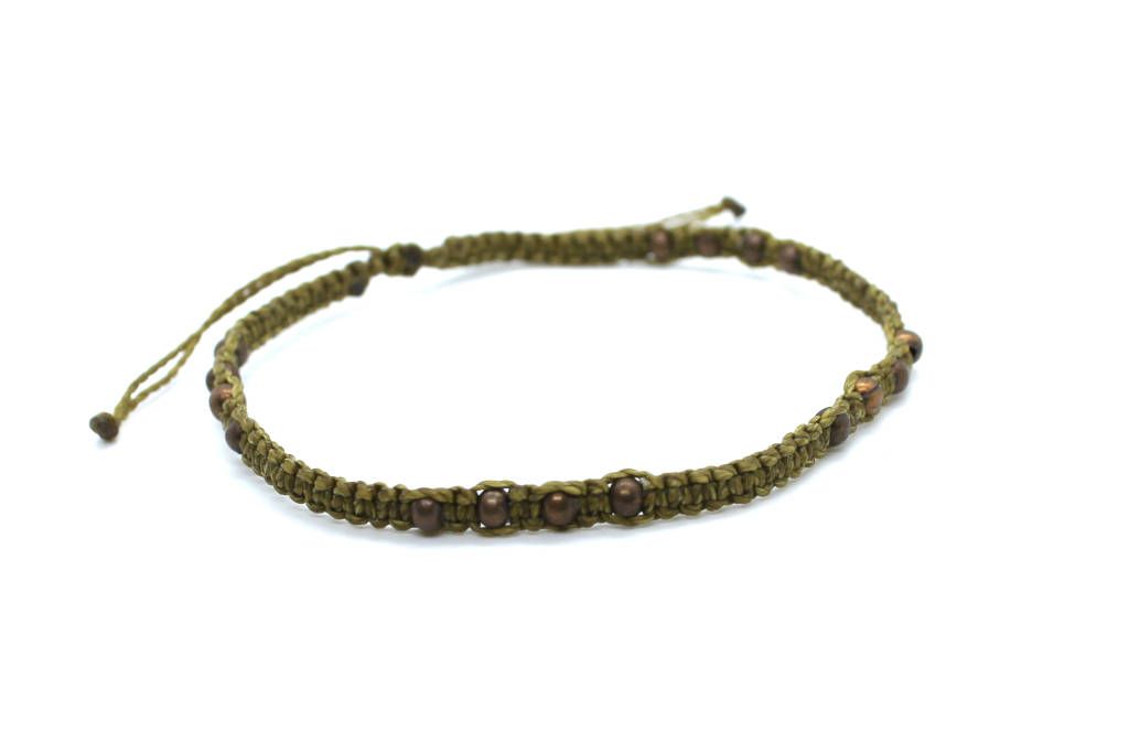 Tobillera de macramé estilo étnico hecha a mano con hilo encerado y nudos de macramé