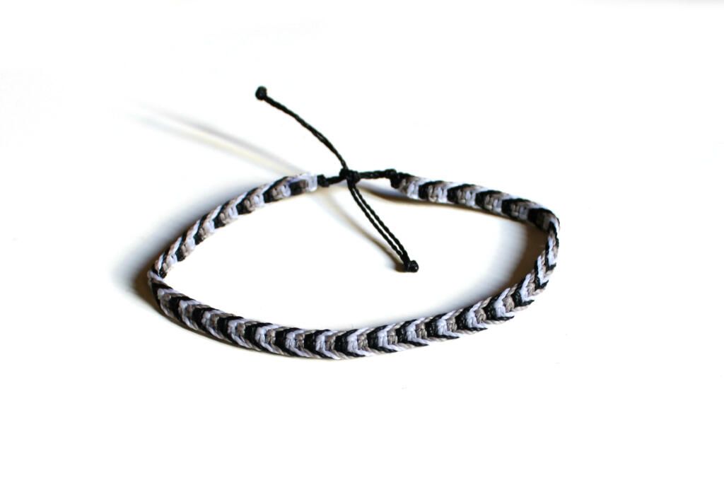 Tobillera de hilo negro gris y blanco de hilo encerado para hombre