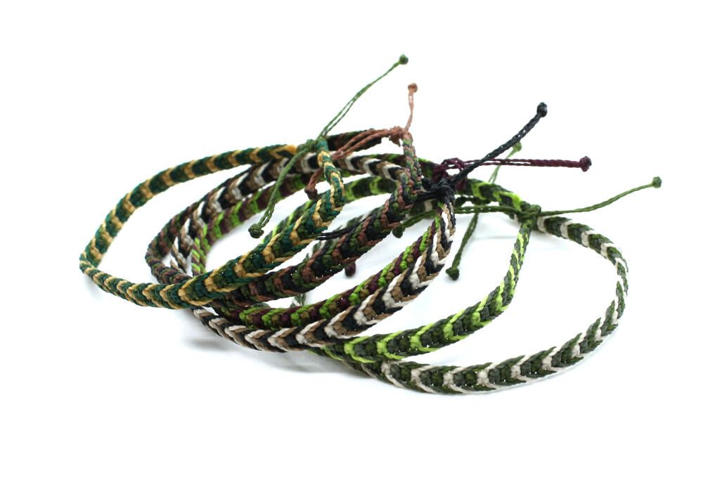 Tobilleras de colores personalizadas para chico o chica hechas con nudos de macramé trenzadas