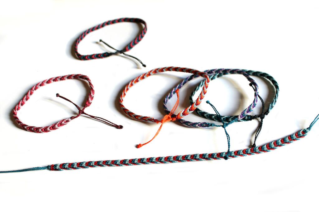 Tobilleras de colores personalizadas trenzadas a mano con nudos de macramé trenzadas