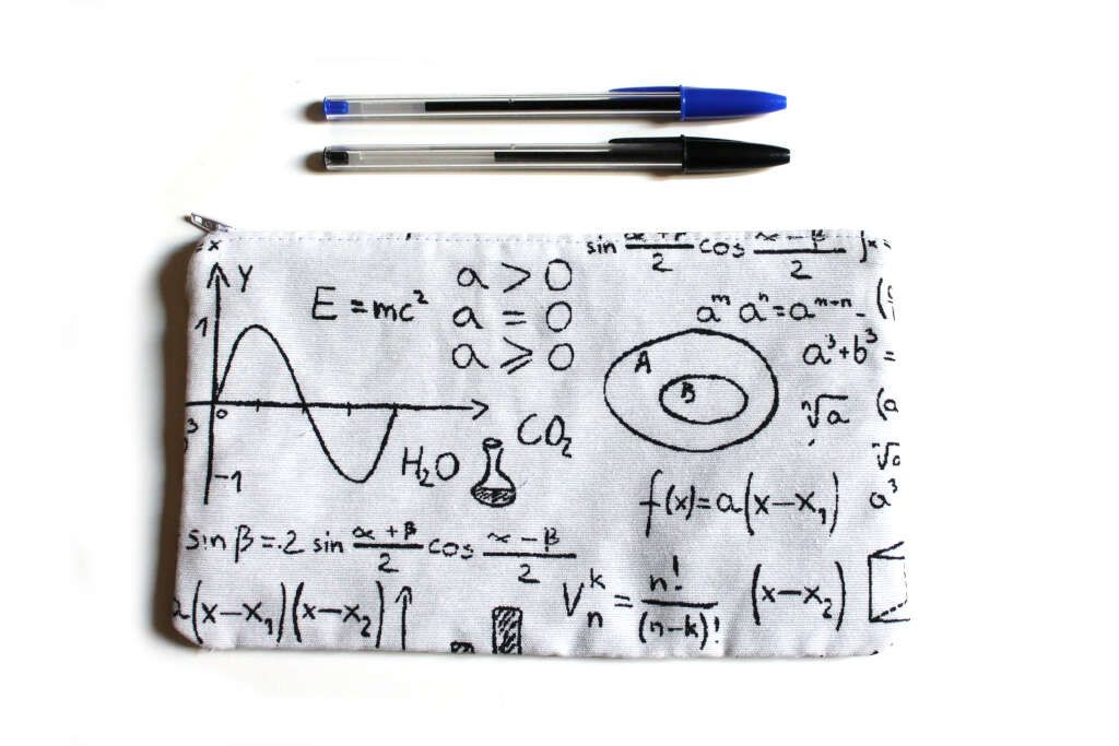 Estuche para bolis y lápices con tela de matemáticas