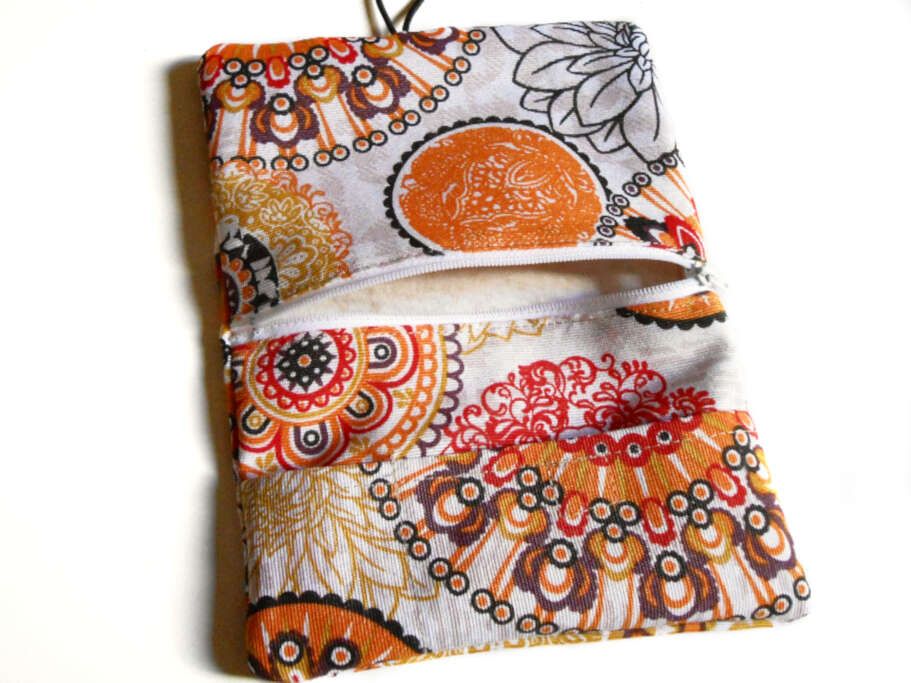 Cartera para guardar los paquetes de tabaco de liar y los demás accesorios