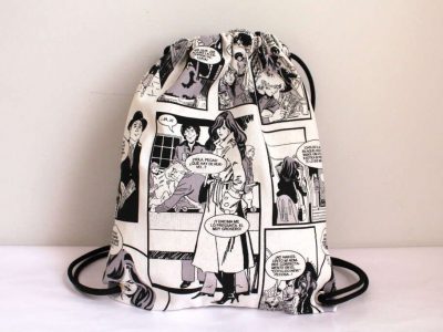 Mochila de tela loneta con estampado de comic en español