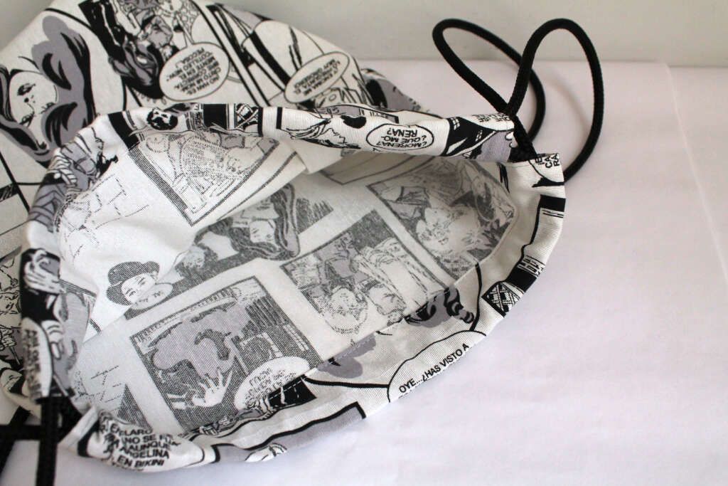 Mochila comic de cuerdas hecha a mano con tela loneta