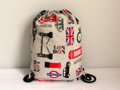 Mochila de gimnasio con motivos londinenses: autobús de dos pisos, Big Ben, cabina, taxi