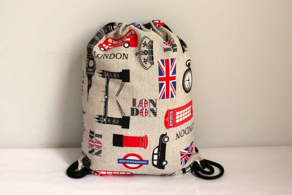 Mochila de gimnasio con motivos londinenses: autobús de dos pisos, Big Ben, cabina, taxi