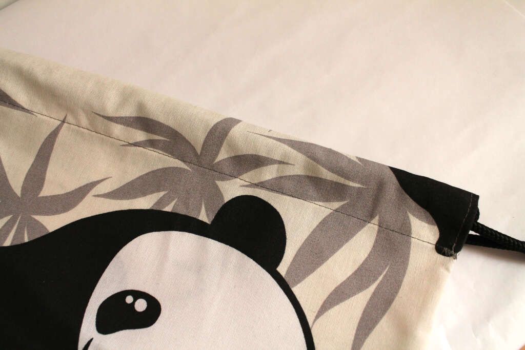 Detalle costura mochila de cuerdas