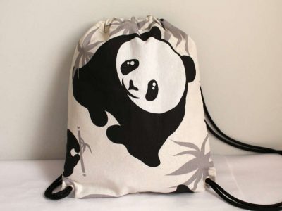 Mochila saco infantil con cuerdas ajustables para llevar tus cosas al colegio o de excursión