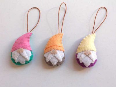 adornos árbol de navidad gnomos de fieltro colores pastel