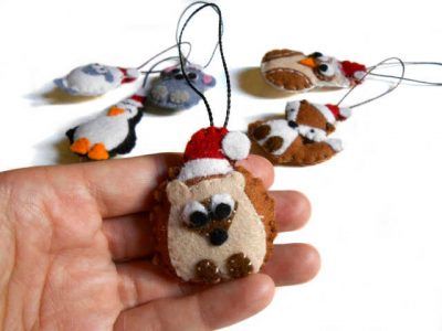 adorno de navidad erizo de fieltro con gorro de papá noel