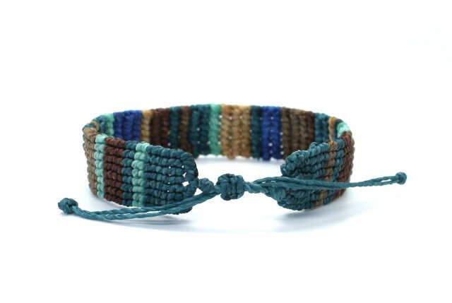 Brazalete macramé azteca azul con bloques de color