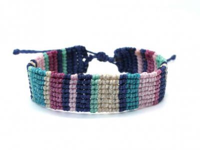brazalete macramé de hilo azul bloques de color