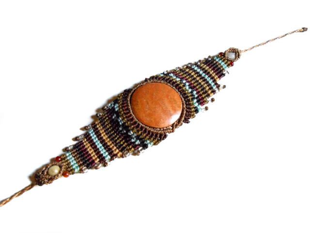 Pulsera tejida de macramé tribal