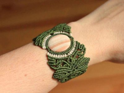 Brazalete de macramé fantasía bohemio con piedra peruanita