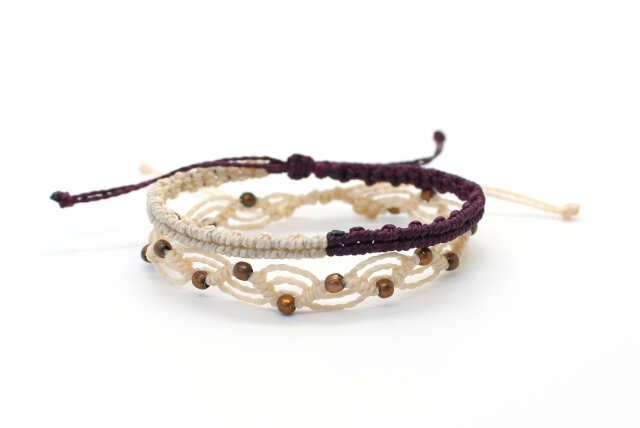 Conjunto de pulseras bohemias de hilo color beige
