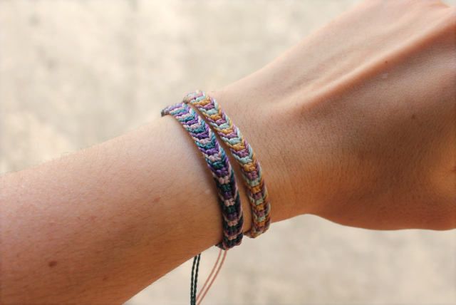 Pack de 2 pulseras surferas de macramé para lucir en verano
