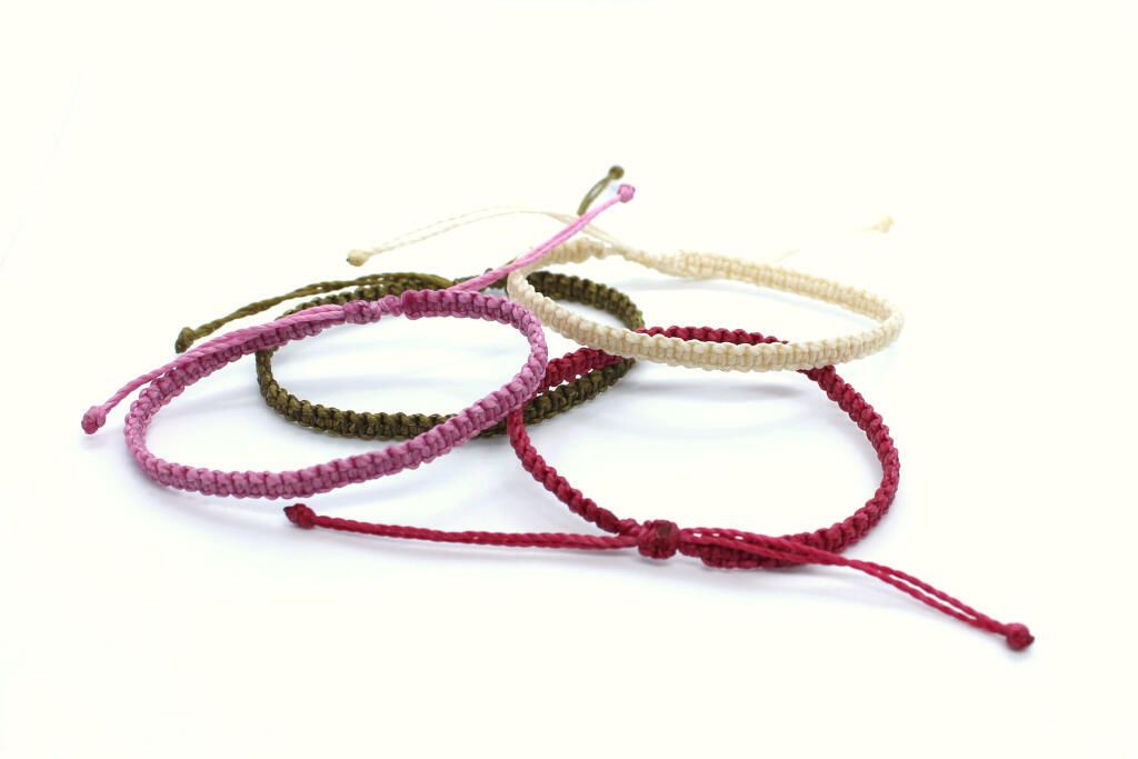 pulseras resistentes al agua y ajustables con nudo corredizo