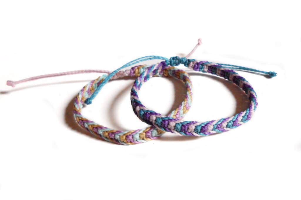 Conjunto de pulseras de hilo para el verano