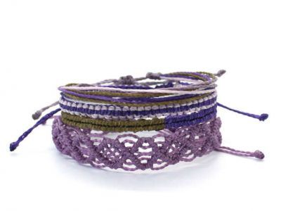 Pack de pulseras de macramé en tonos morados