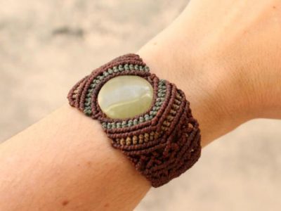 Pulsera ancha de macramé tribal con piedra natural para hombre o mujer