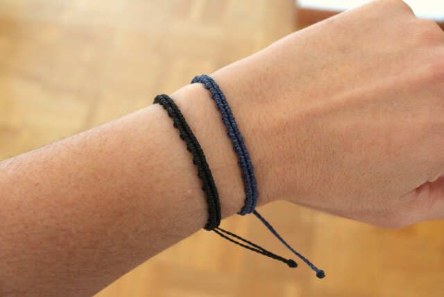 Pulsera minimalista de hilo un color a elegir
