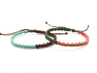 Pulsera minimalista de hilo en dos colores