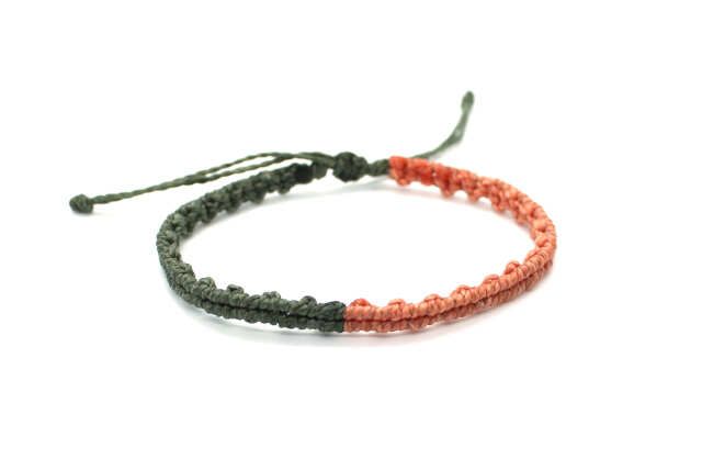 Pulsera minimalista de hilo de macramé