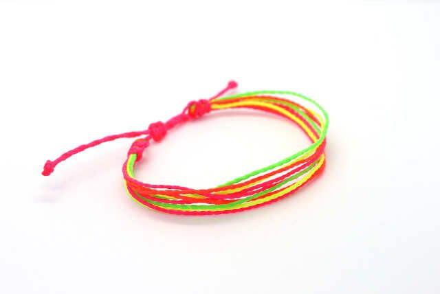 pulsera multihilo cordón encerado neón