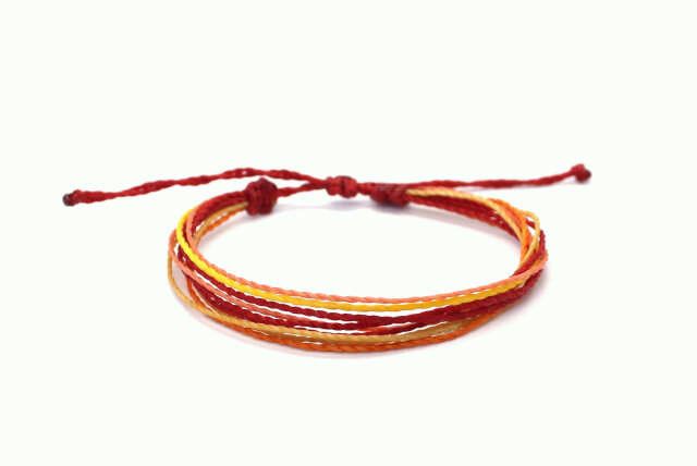 pulsera multihilo colores cálidos