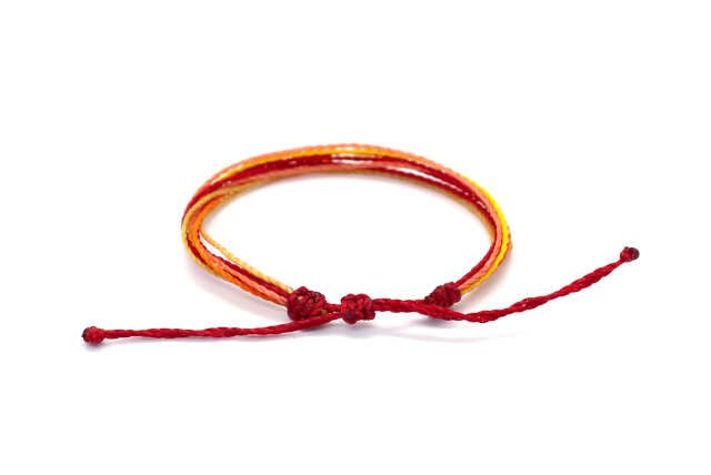 pulsera multihilo naranja rojo