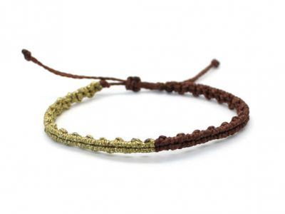 pulsera de nudos de hilo metálico dorado y marrón