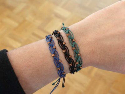 pulseras ondas macramé con bolitas cobre