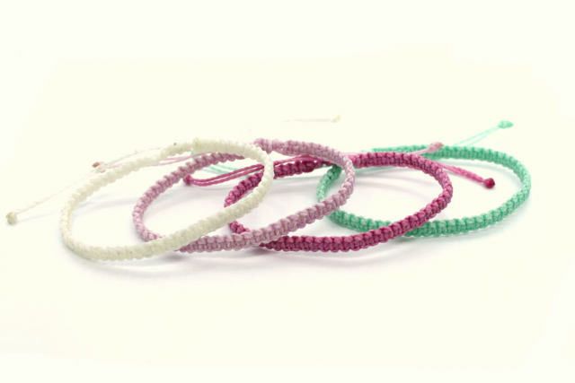 Pulseras de hilo en tonos pastel unicornio