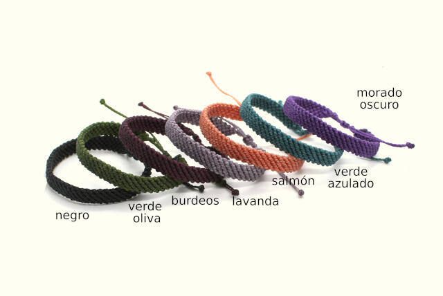 Pulseras de nudos de macramé tejidas con hilo colores lisos